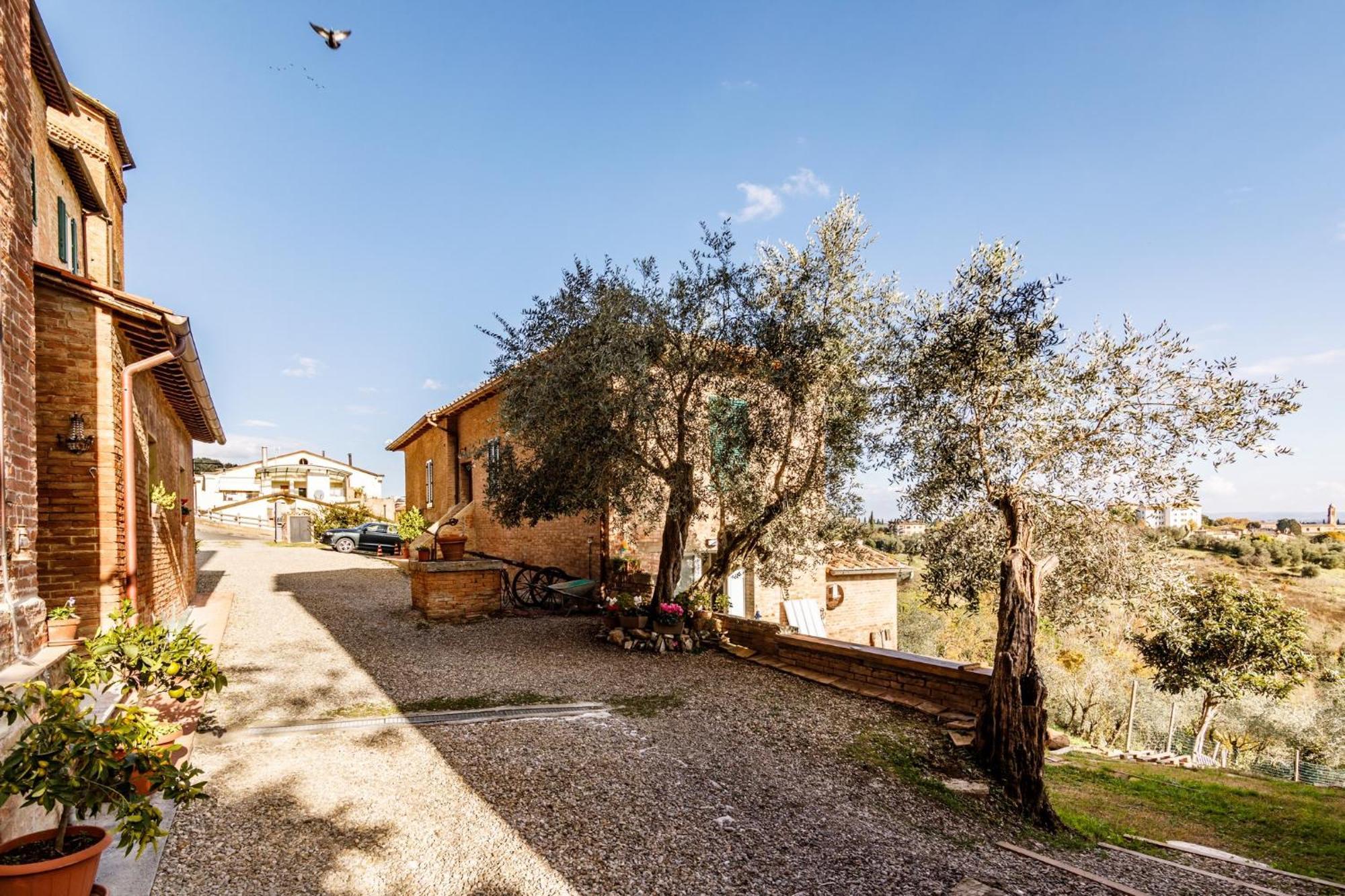 Porta Romana Elegant Apartments With Private Parking! Siena Exterior photo